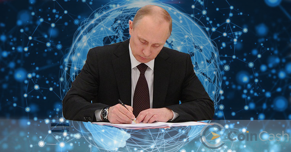 Putyin aláírja a kriptopénzek helyzetét tisztázó dokumentumot.