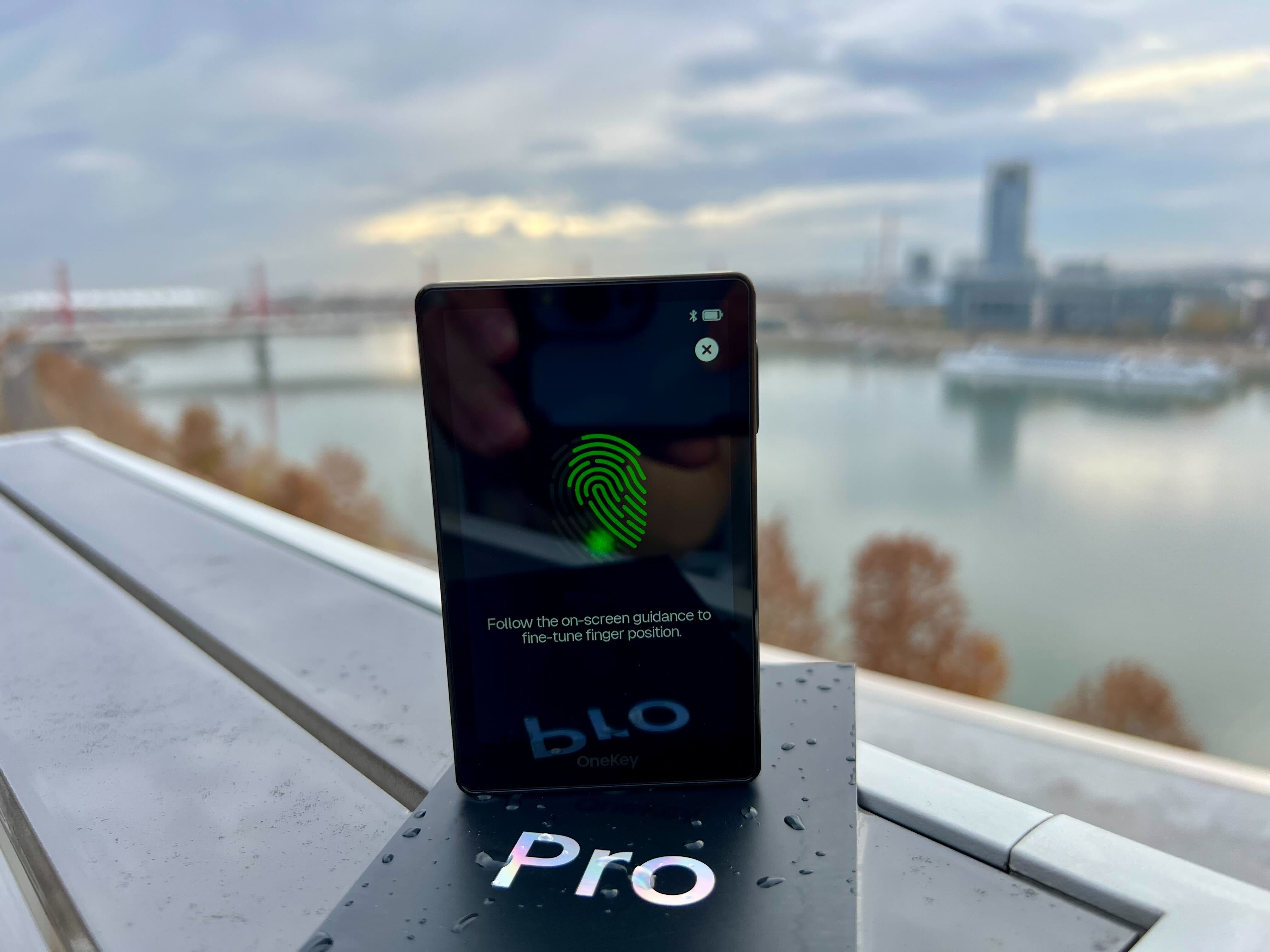 OneKey Pro Hardware Wallet Review: The New Compromise Between Convenience and Security (2025)